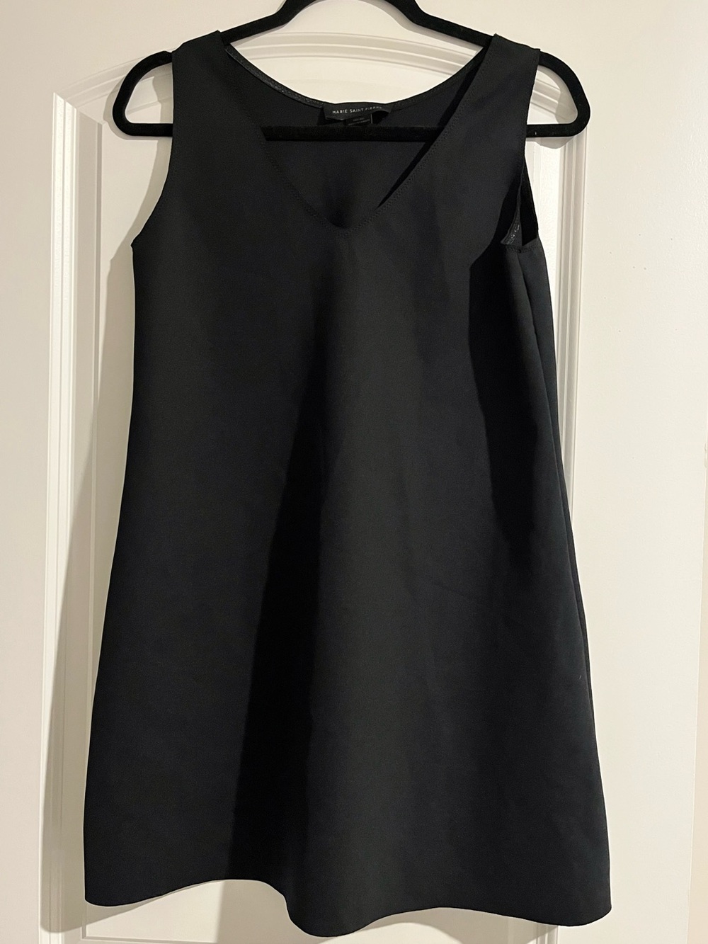 Marie Saint Pierre Black Techno Jersey Fine Scuba V-neck Shift Dress Luxury Sz M
